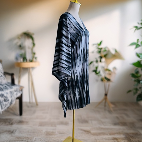 0124/ Black and White Medium Length Kaftan - Picture 6 of 11